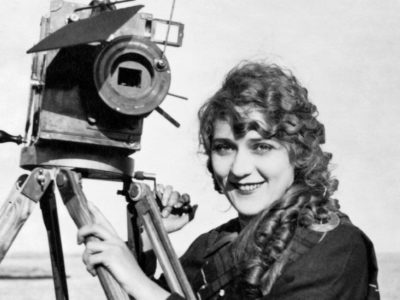 Alice Guy, première femme réalisatrice de l'histoire, mais surtout première à faire des films de fiction.